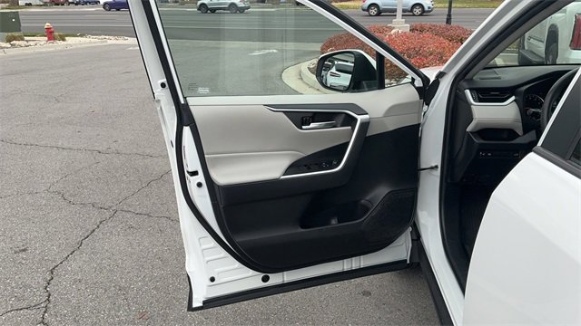 Used 2022 Toyota RAV4 XLE image 20