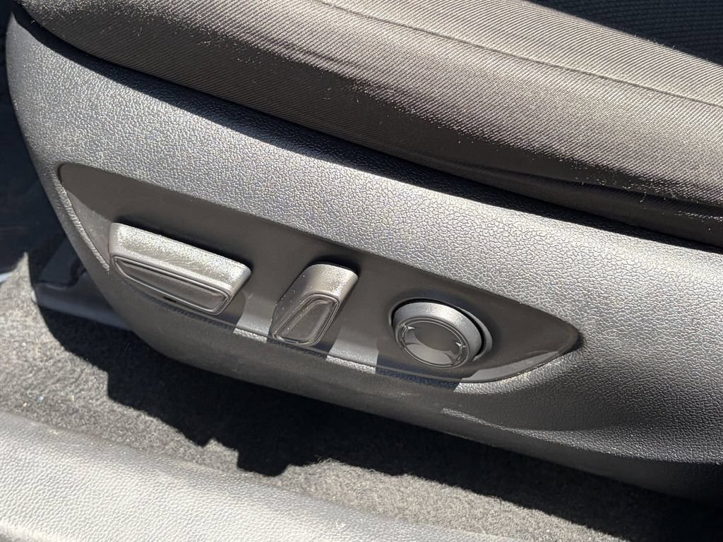 Used 2024 Toyota RAV4 XLE w/ Convenience Package FWD image 25