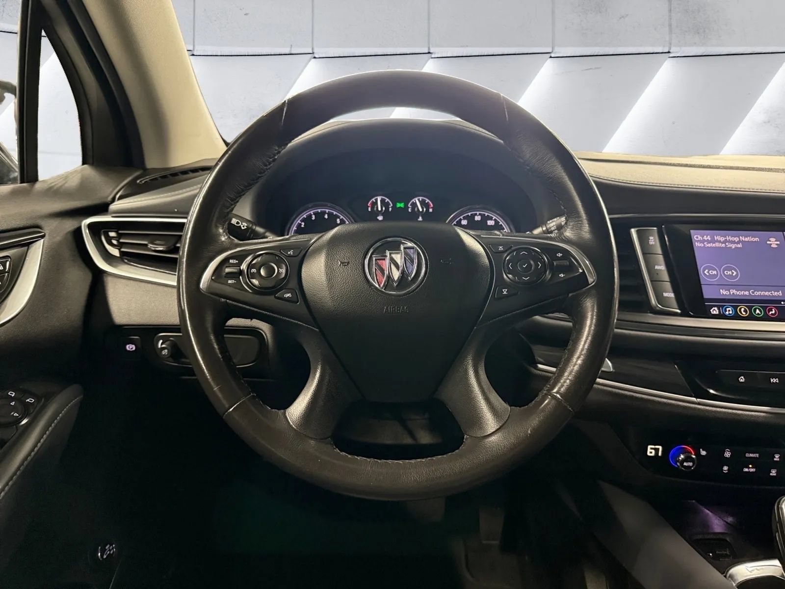 Used 2021 Buick Enclave Essence w/ Sound and Sites Package AWD/4WD image 24