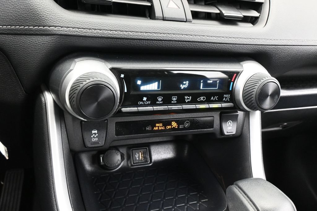 Used 2025 Toyota RAV4 LE AWD/4WD image 19