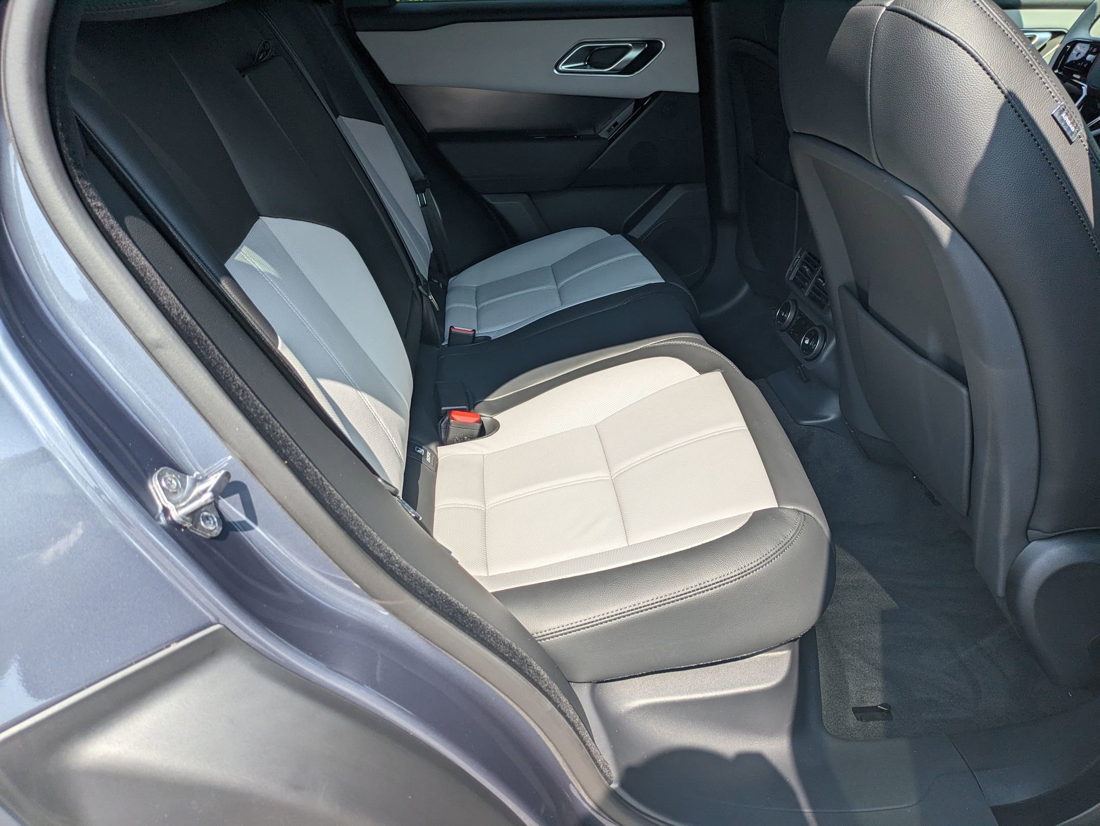 New 2026 Land Rover Range Rover Velar Dynamic SE image 28