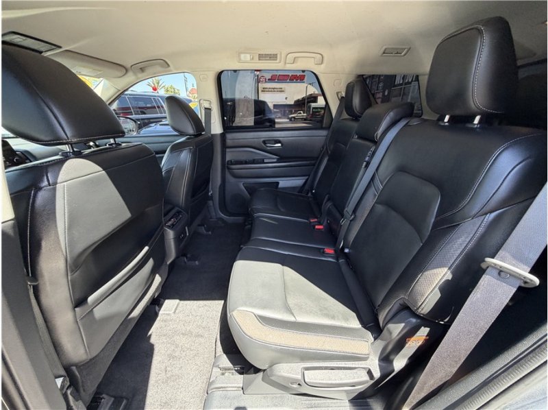 Used 2022 Nissan Pathfinder SL FWD image 21
