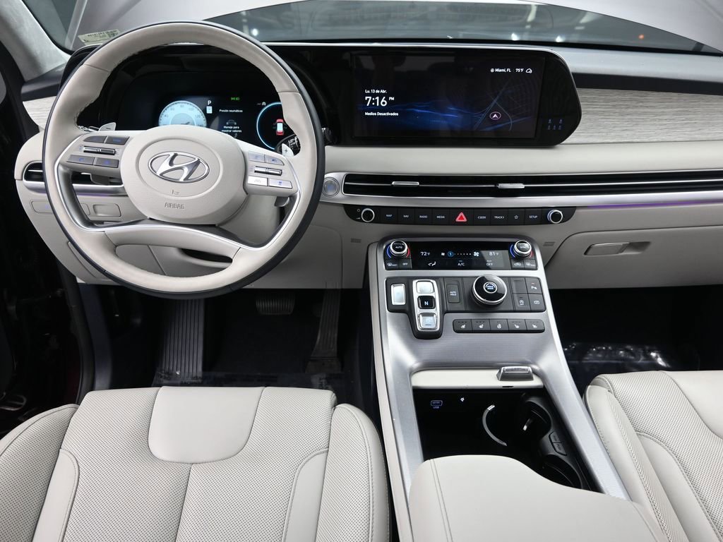 Used 2024 Hyundai Palisade Calligraphy image 16