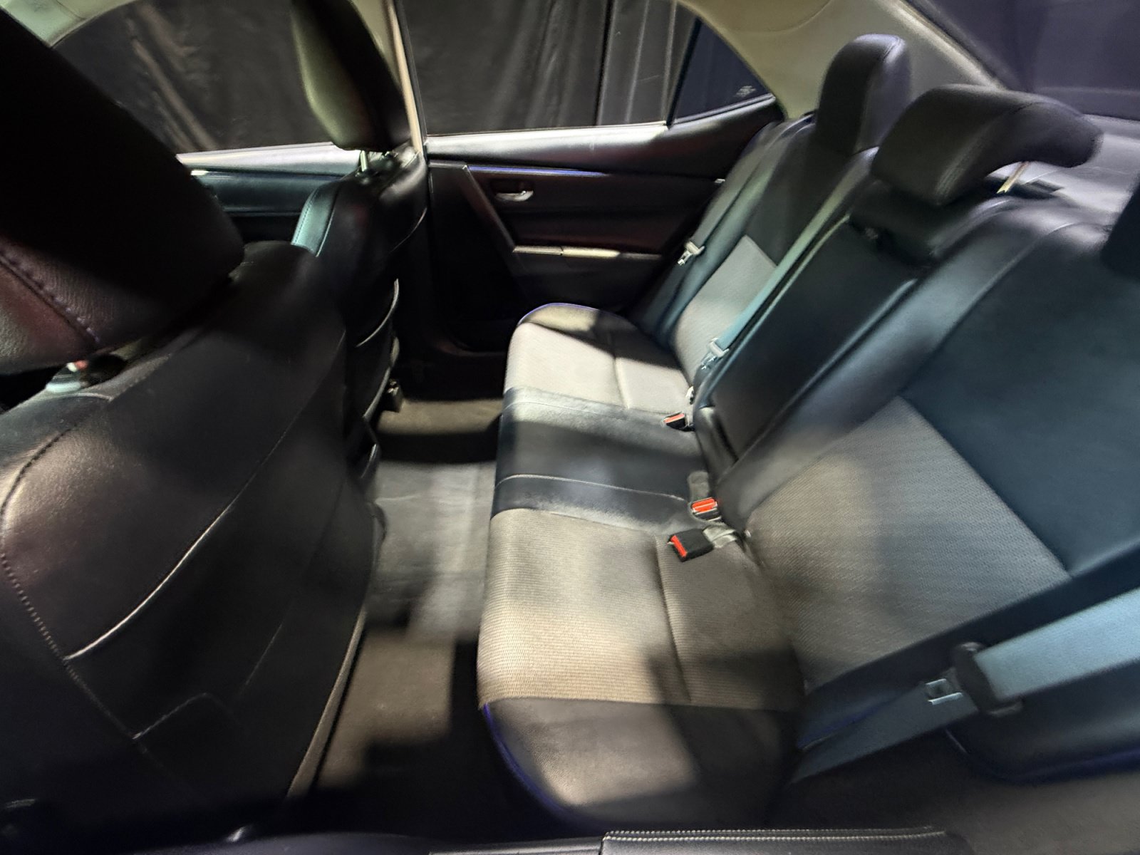Used 2019 Toyota Corolla SE w/ Carpet Mat Package (TMS) FWD image 17