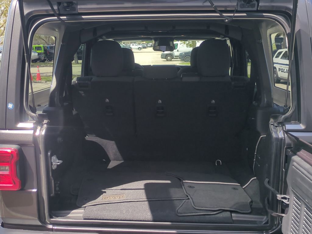 Used 2025 Jeep Wrangler Sahara 4xe image 15