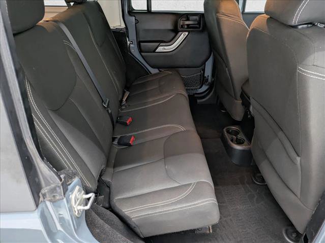 Used 2015 Jeep Wrangler Unlimited Rubicon image 16