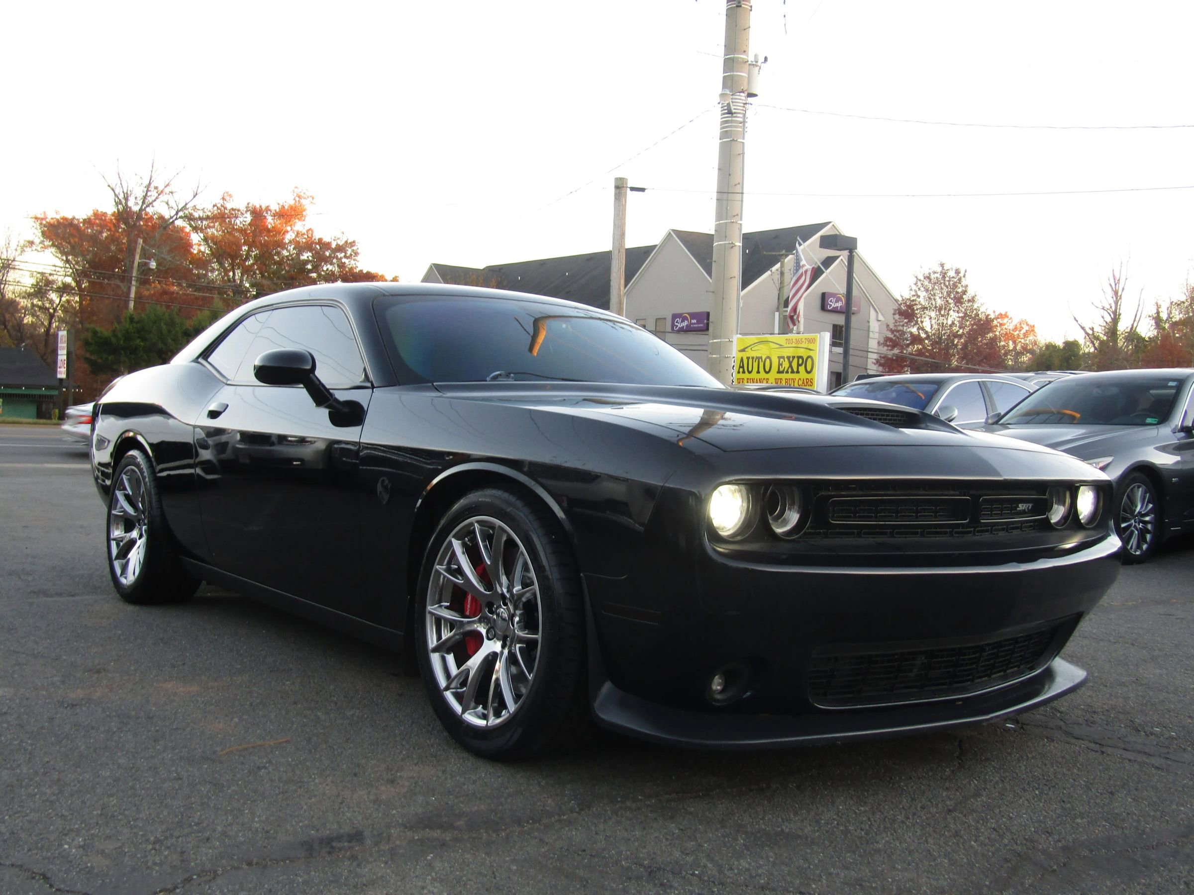 Used 2015 Dodge Challenger SRT w/ Technology Group image 1