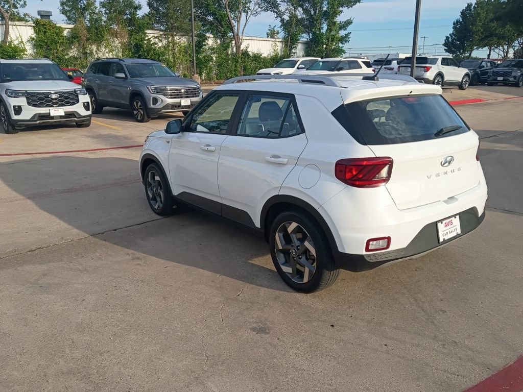 Used 2025 Hyundai Venue SEL FWD image 8