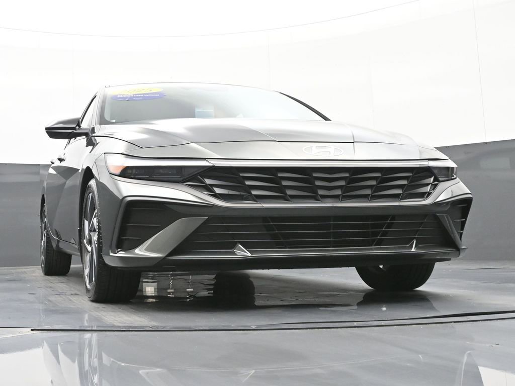 Certified 2025 Hyundai Elantra Sport image 51