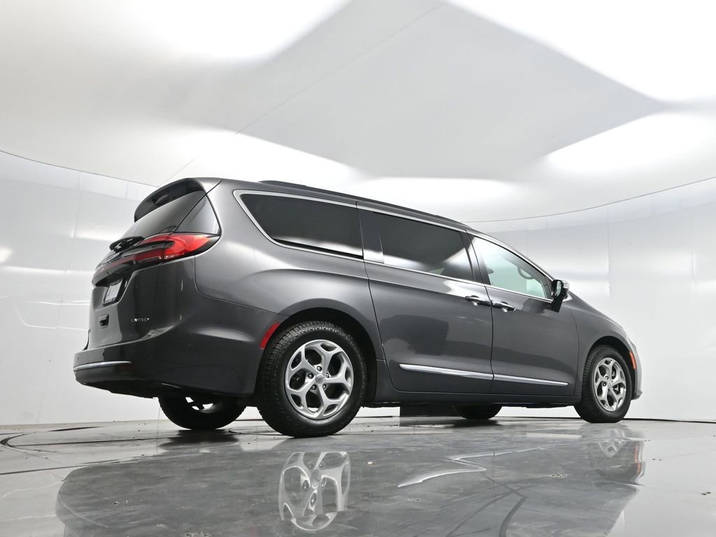 Used 2023 Chrysler Pacifica Limited image 57