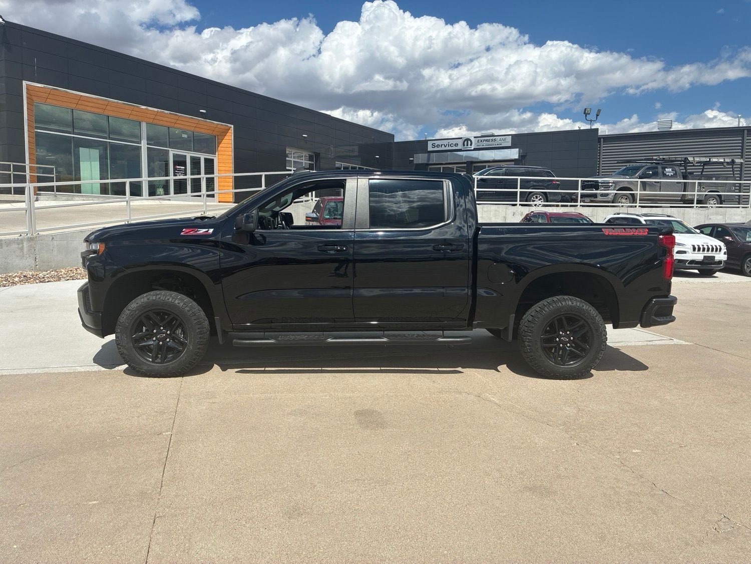 Used 2021 Chevrolet Silverado 1500 LT Trail Boss w/ Convenience Package II AWD/4WD image 2