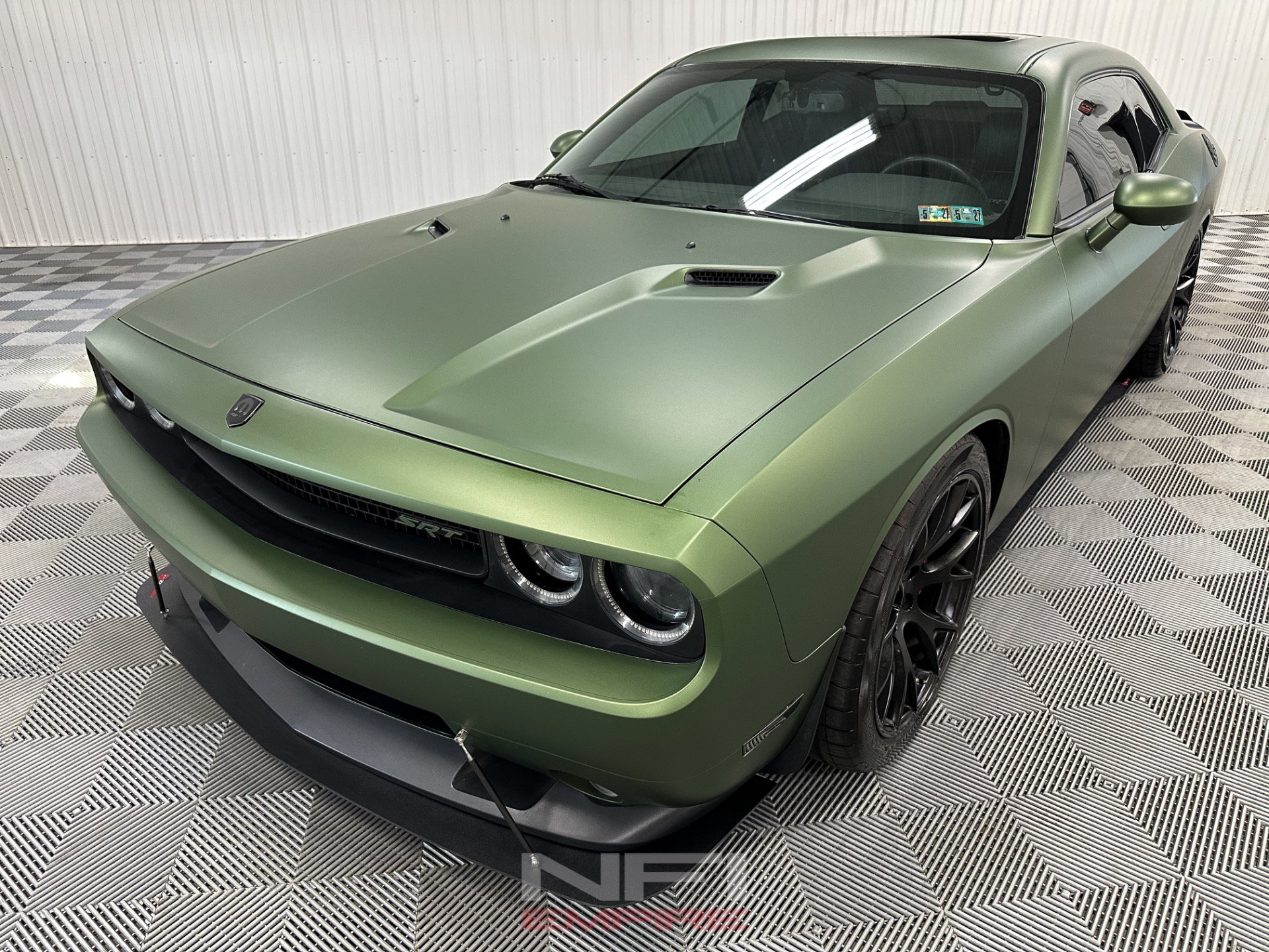 Used 2009 Dodge Challenger SRT8 w/ SRT Option Group II RWD image 3