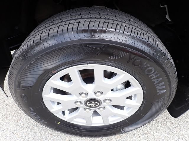 Certified 2024 Toyota Tacoma SR5 AWD/4WD image 12