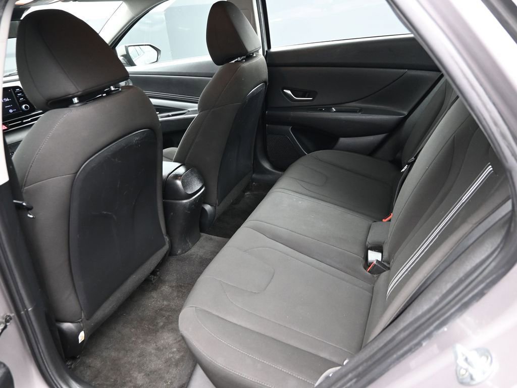 Used 2021 Hyundai Elantra SEL w/ Convenience Package image 12