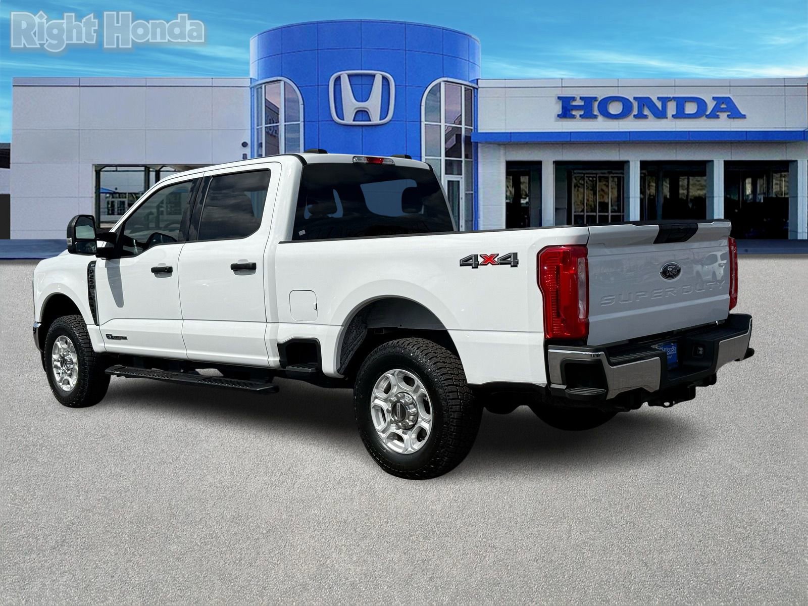 Used 2025 Ford F250 XLT image 4
