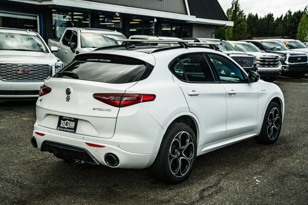 Used 2022 Alfa Romeo Stelvio Veloce AWD/4WD image 11