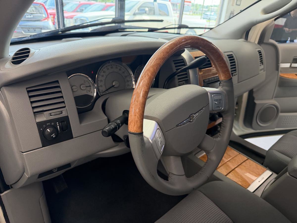 Used 2007 Chrysler Aspen Limited RWD image 13