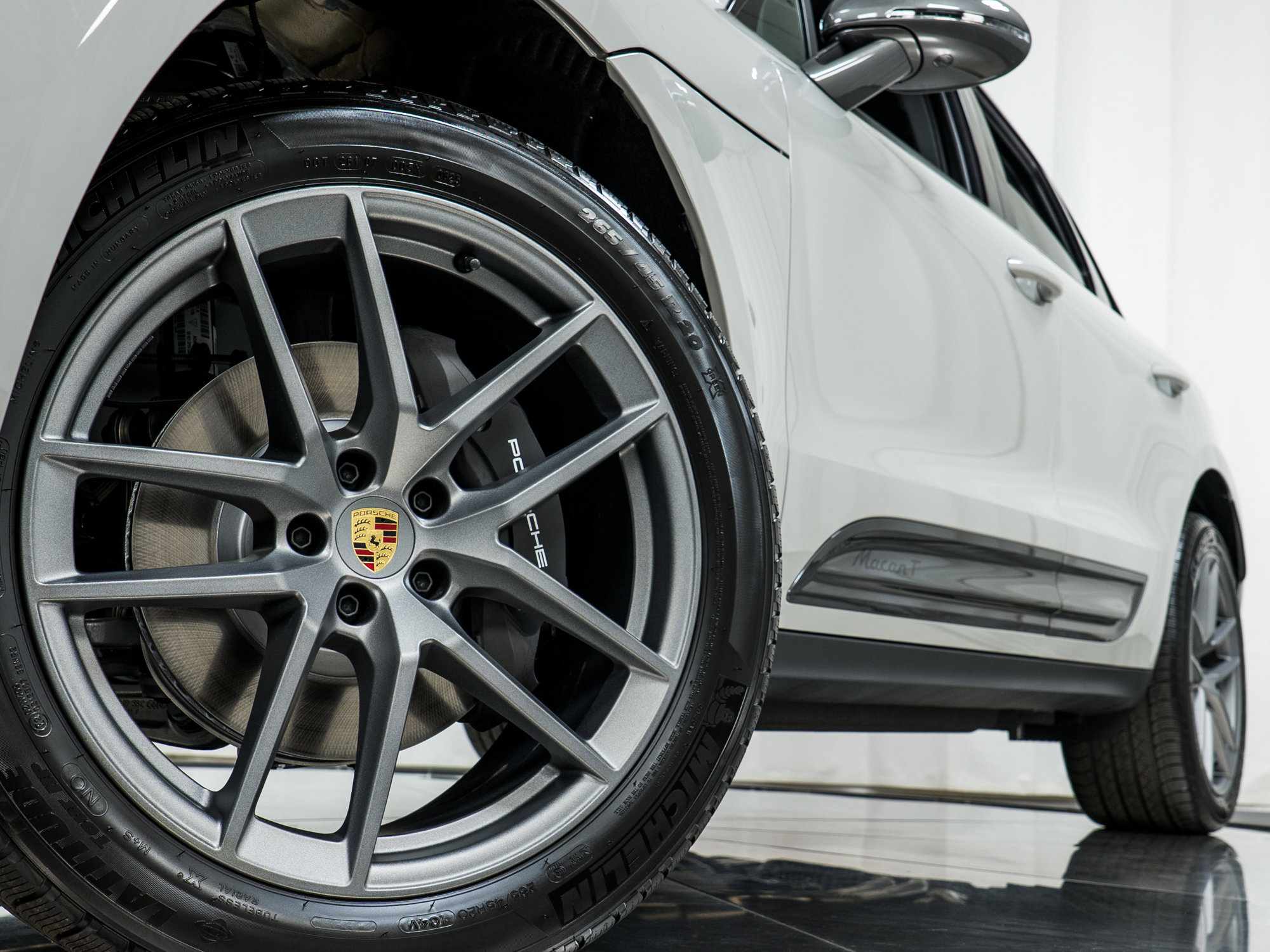 New 2025 Porsche Macan Turbo image 31