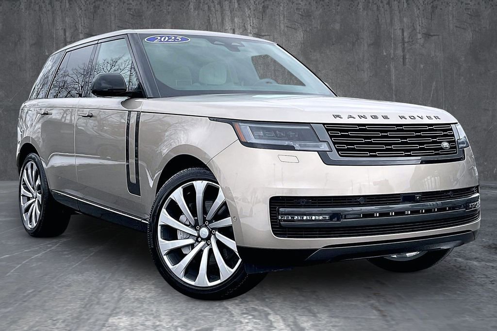 Used 2025 Land Rover Range Rover SE image 3