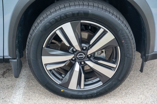 Used 2022 Nissan Rogue Platinum w/ Head-Up Display Package image 11