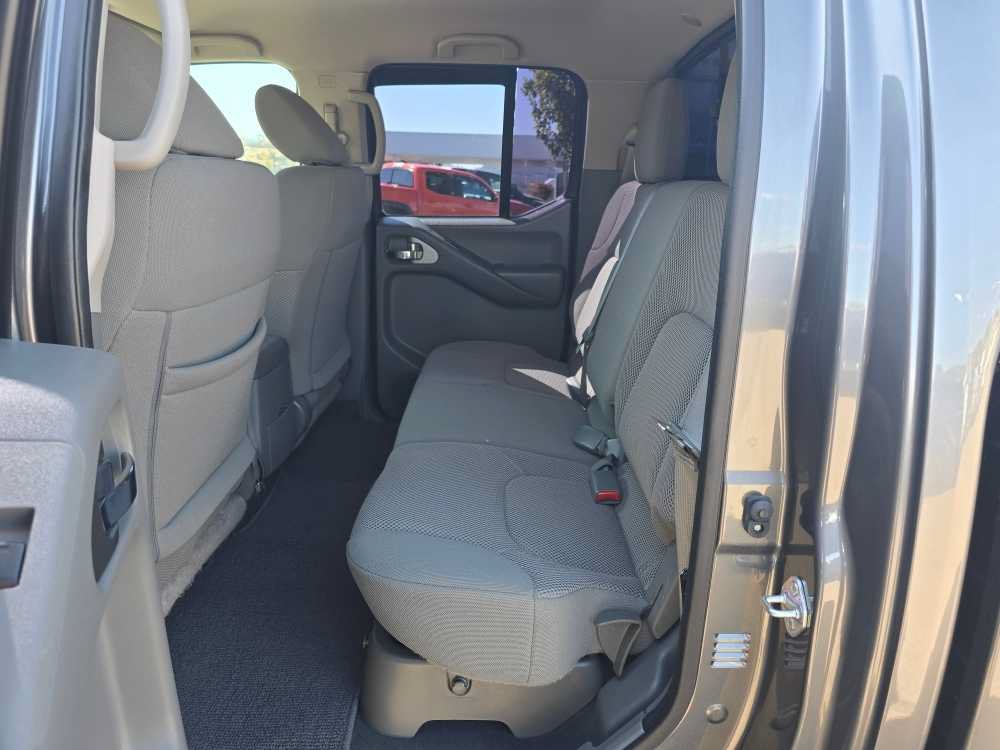 Used 2021 Nissan Frontier SV w/ Midnight Edition Floor Mats AWD/4WD image 16