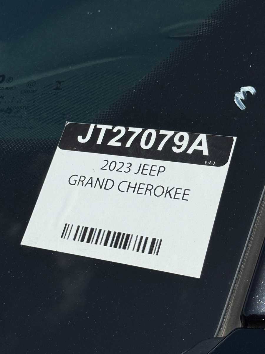 Used 2023 Jeep Grand Cherokee L Laredo AWD/4WD image 33