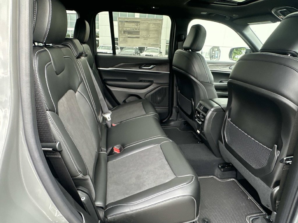 New 2027 Jeep Grand Cherokee Altitude AWD/4WD image 15