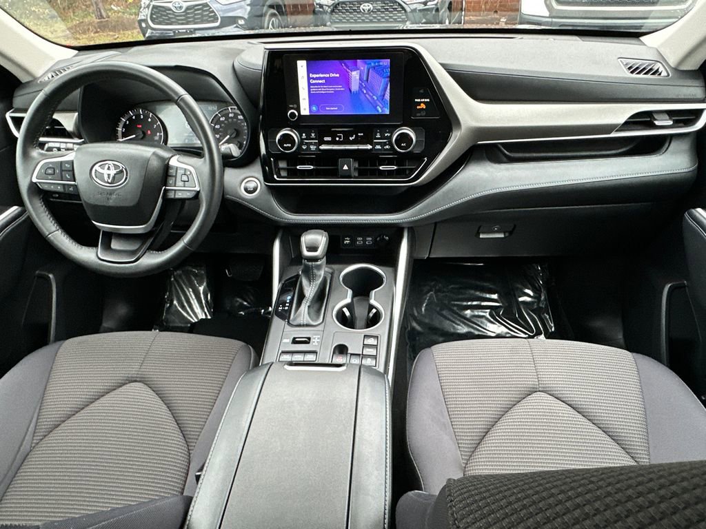 Used 2024 Toyota Highlander LE image 16