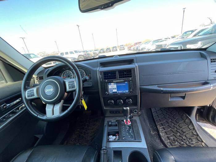 Used 2011 Jeep Liberty Limited w/ Comfort/Convenience Group AWD/4WD image 31