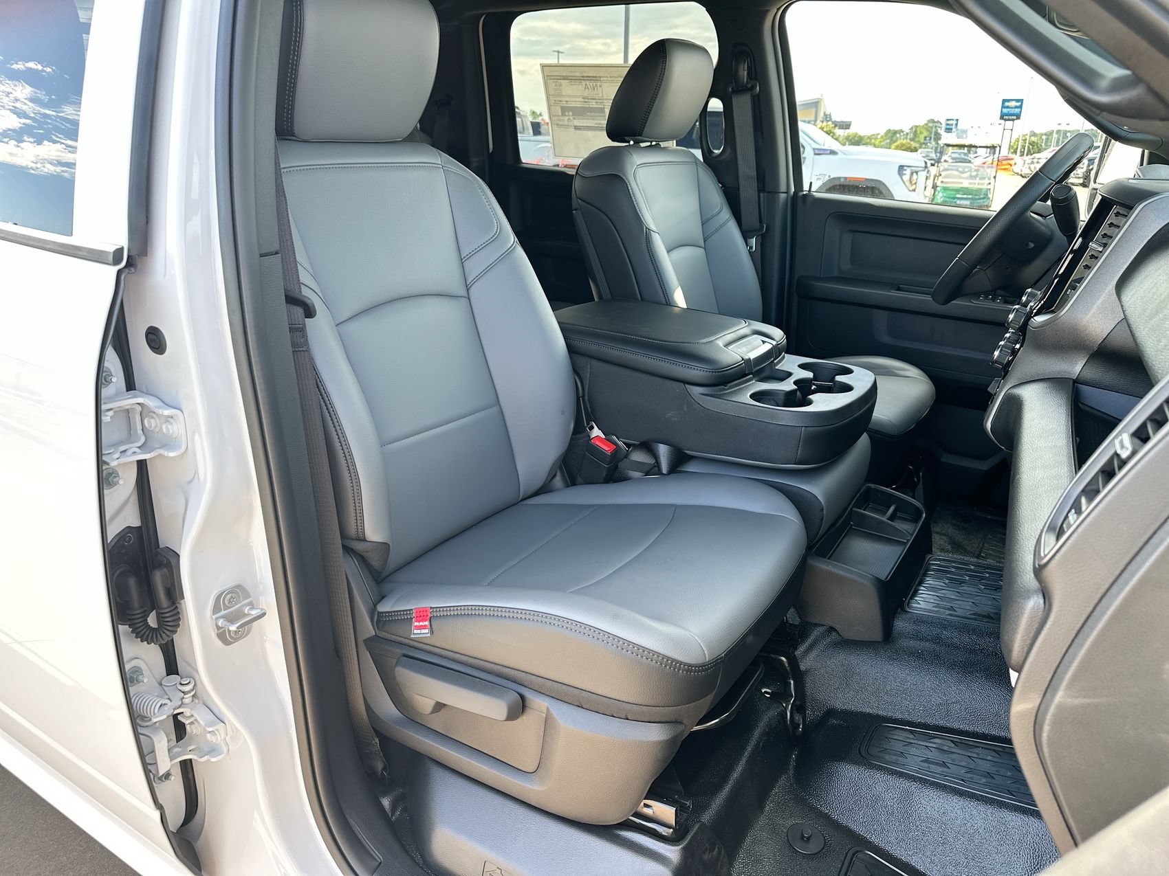 New 2026 RAM 3500 Tradesman AWD/4WD image 23