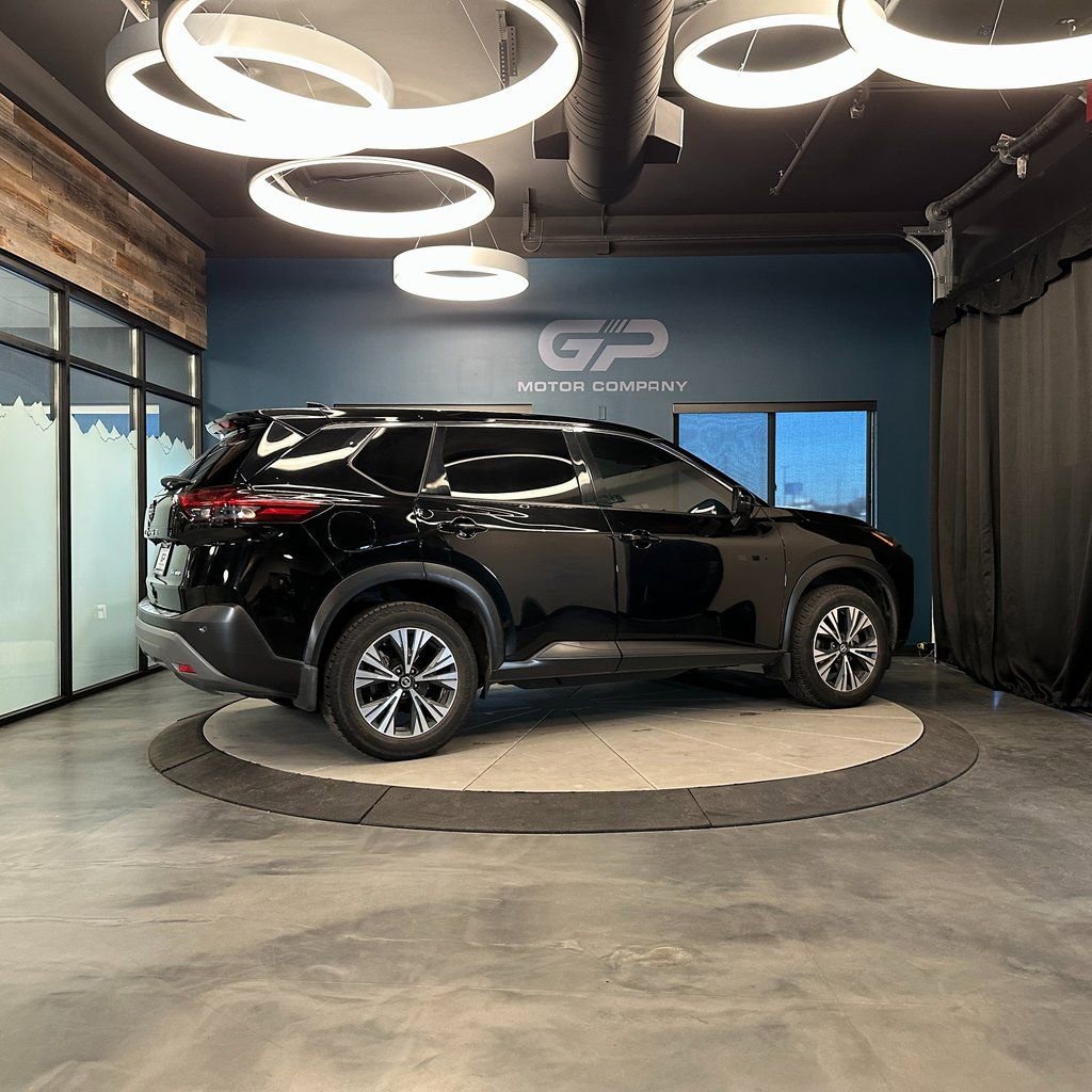 Used 2021 Nissan Rogue SV AWD/4WD image 3