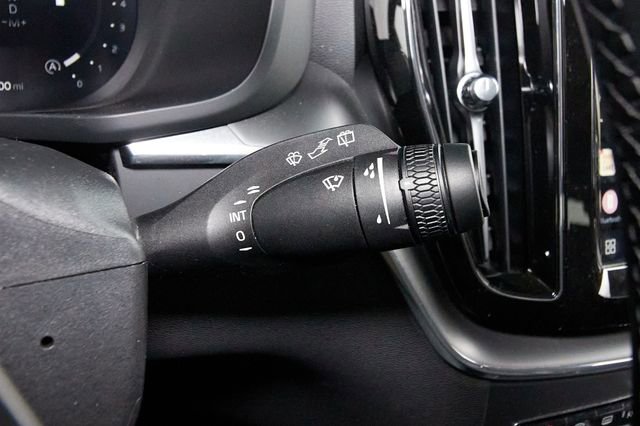 Certified 2025 Volvo XC60 B5 Core image 20