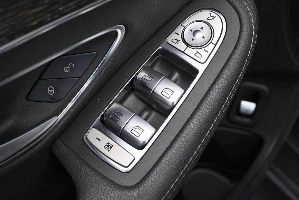 Used 2019 Mercedes-Benz C 300 Sedan image 14
