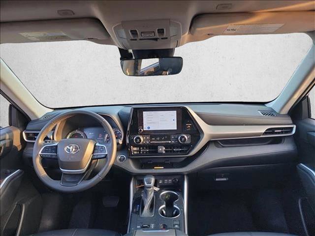 Used 2023 Toyota Highlander XLE image 16