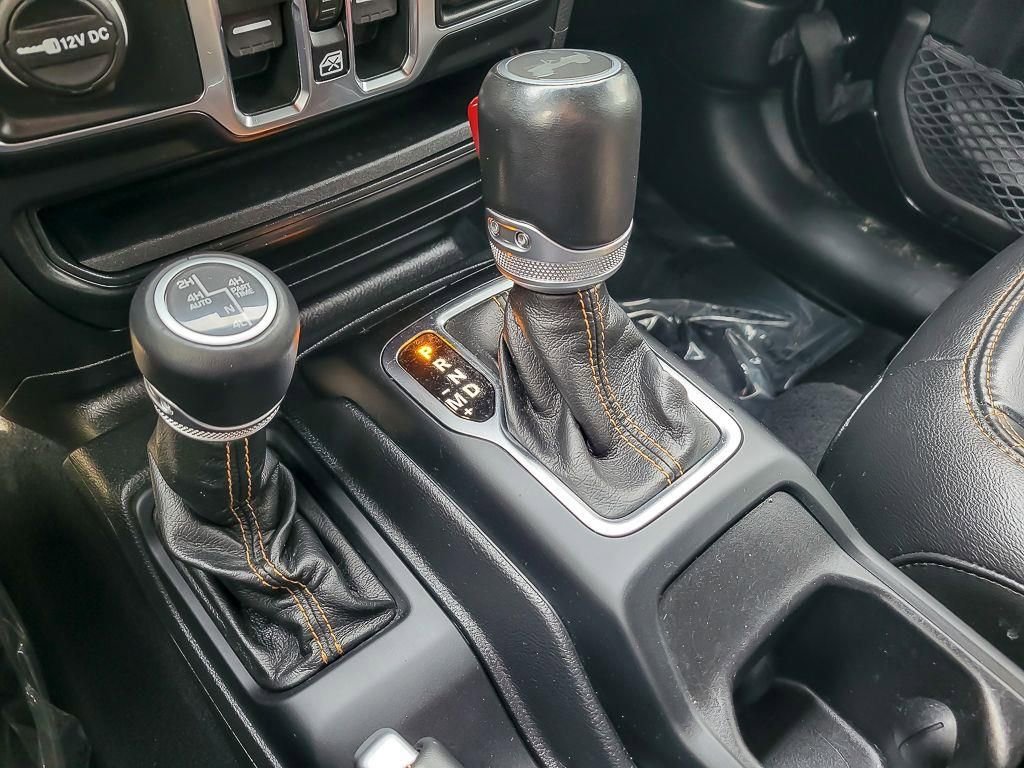 Used 2022 Jeep Wrangler Unlimited Sahara AWD/4WD image 17