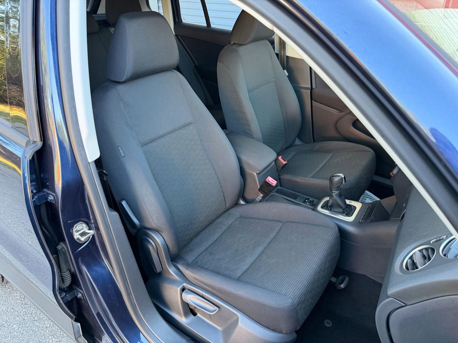 Used 2015 Volkswagen Tiguan S image 22