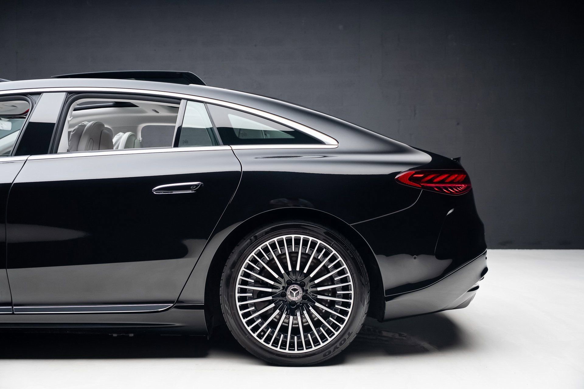 Used 2023 Mercedes-Benz EQS 450+ Sedan w/ AMG Line Exterior Package image 20