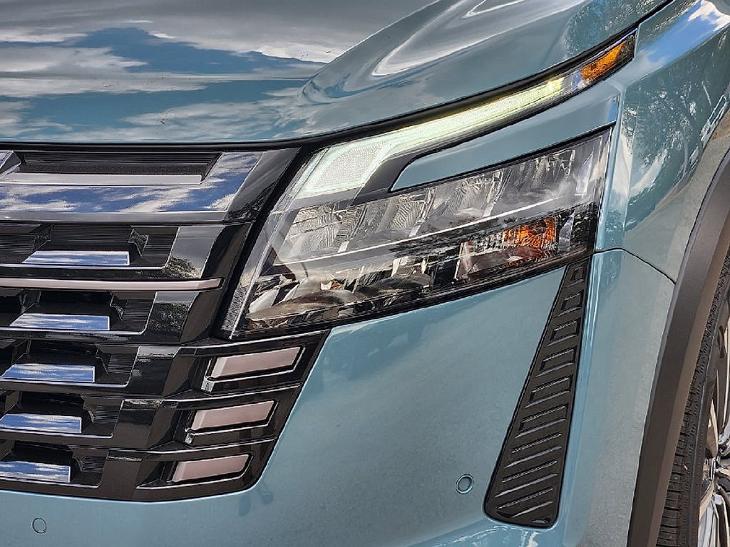 New 2026 Nissan Pathfinder Platinum w/ Accent Package FWD image 8