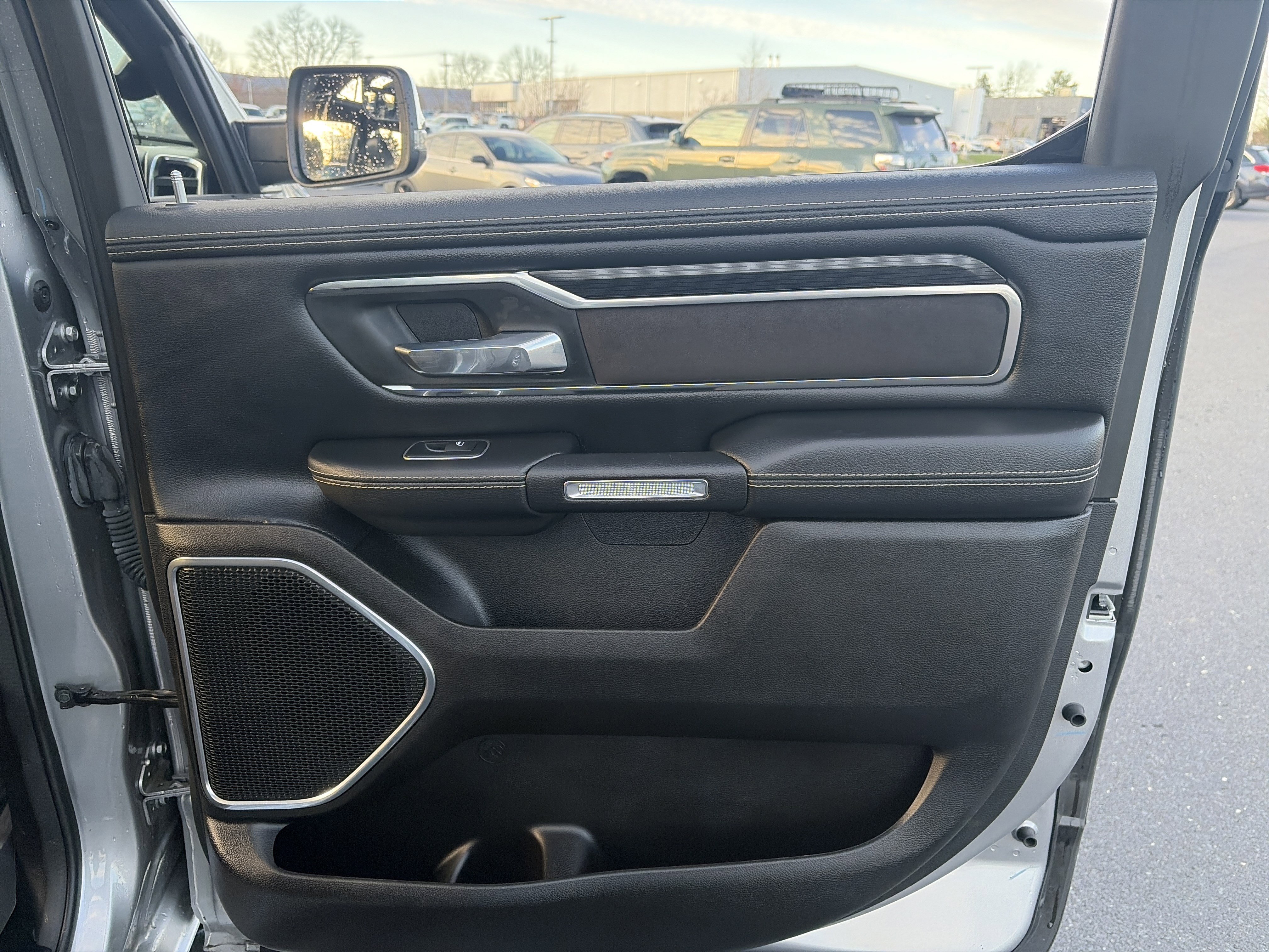 Used 2024 RAM 1500 Laramie image 32