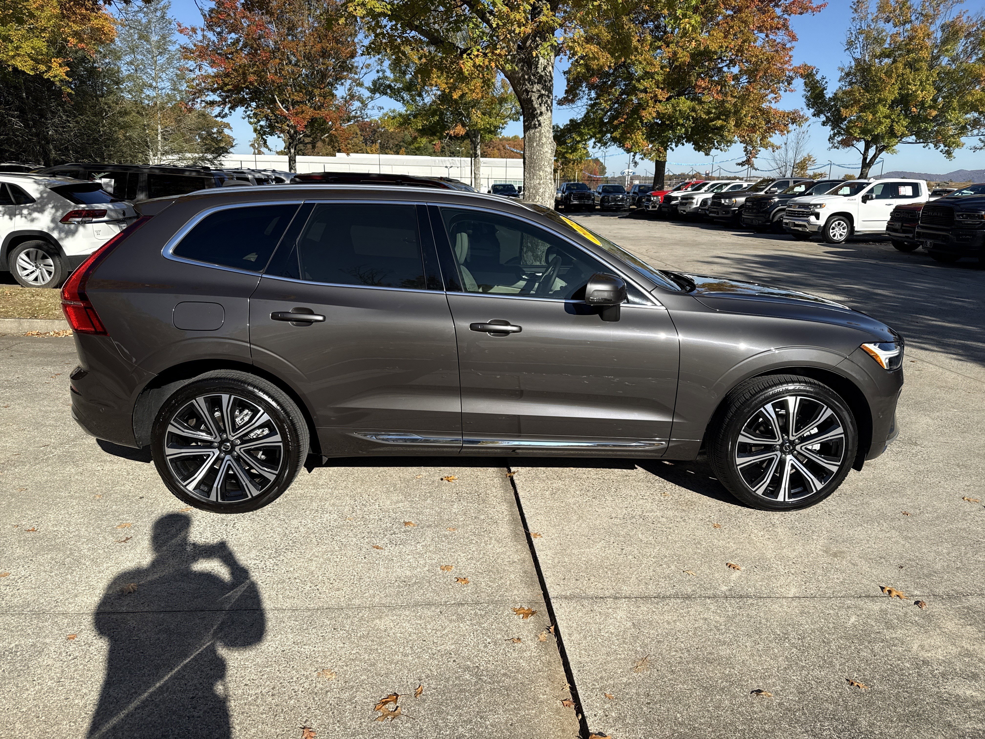 Used 2023 Volvo XC60 B5 Ultimate w/ Climate Package image 8