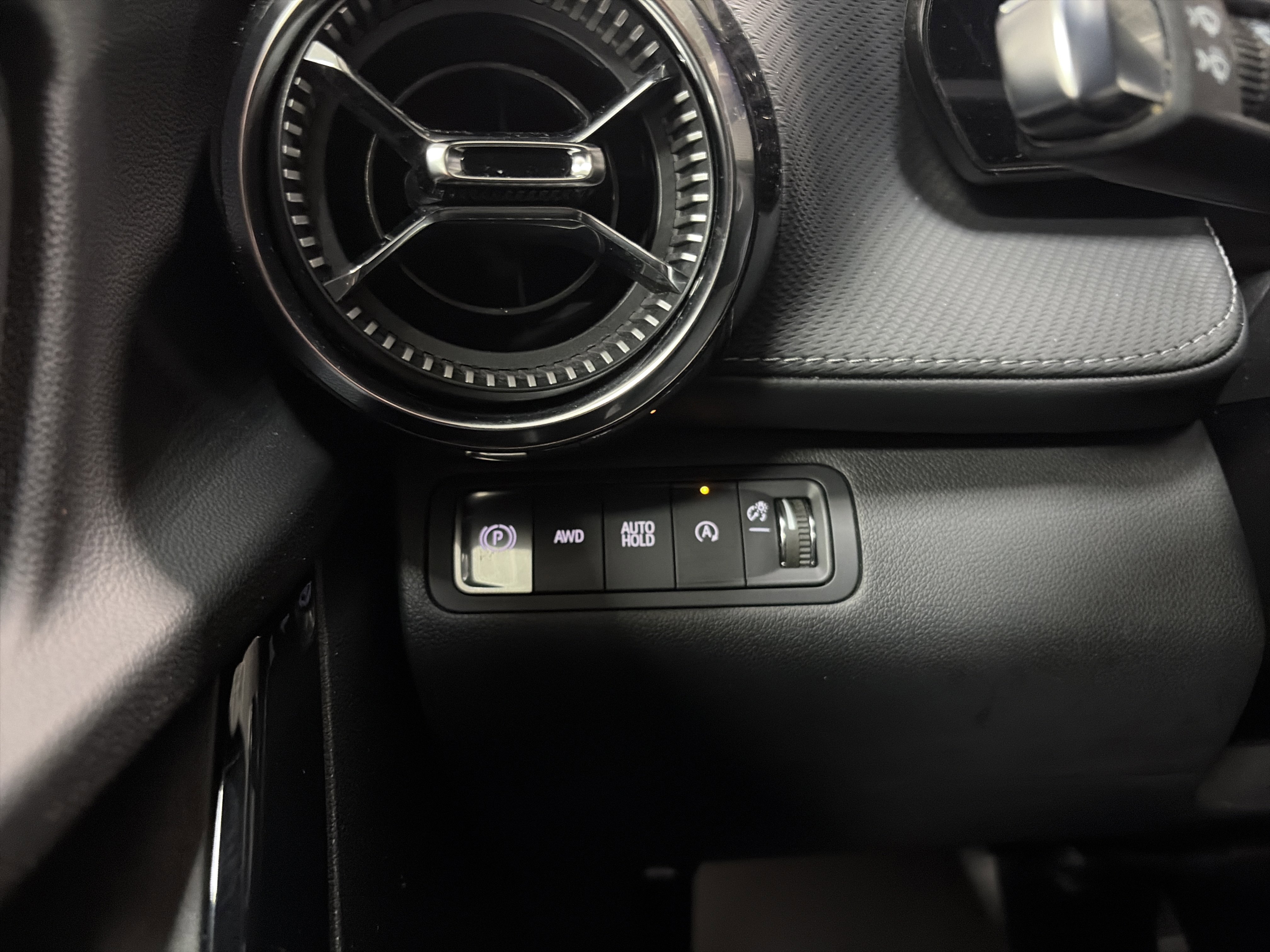 Used 2025 Chevrolet Equinox LT w/ Convenience Package II image 17