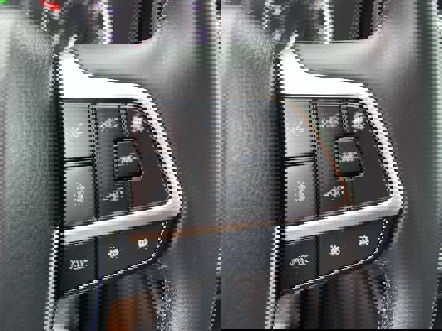 Used 2023 Toyota Highlander LE image 20