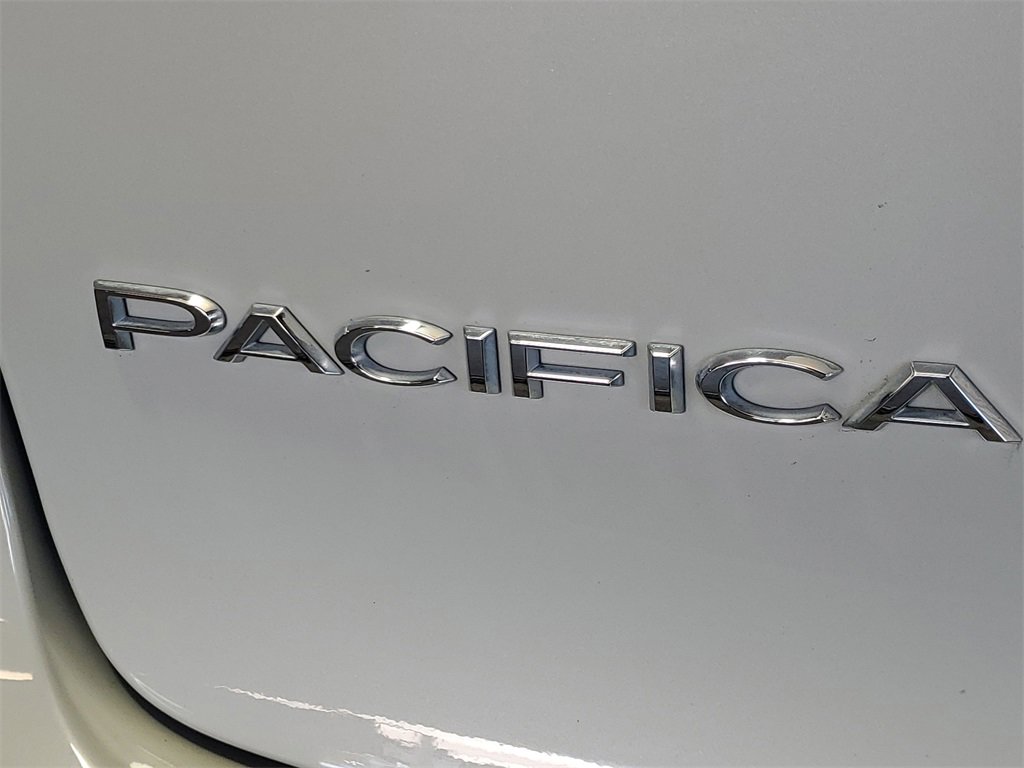 Used 2020 Chrysler Pacifica Touring-L Plus w/ Tire & Wheel Group image 7