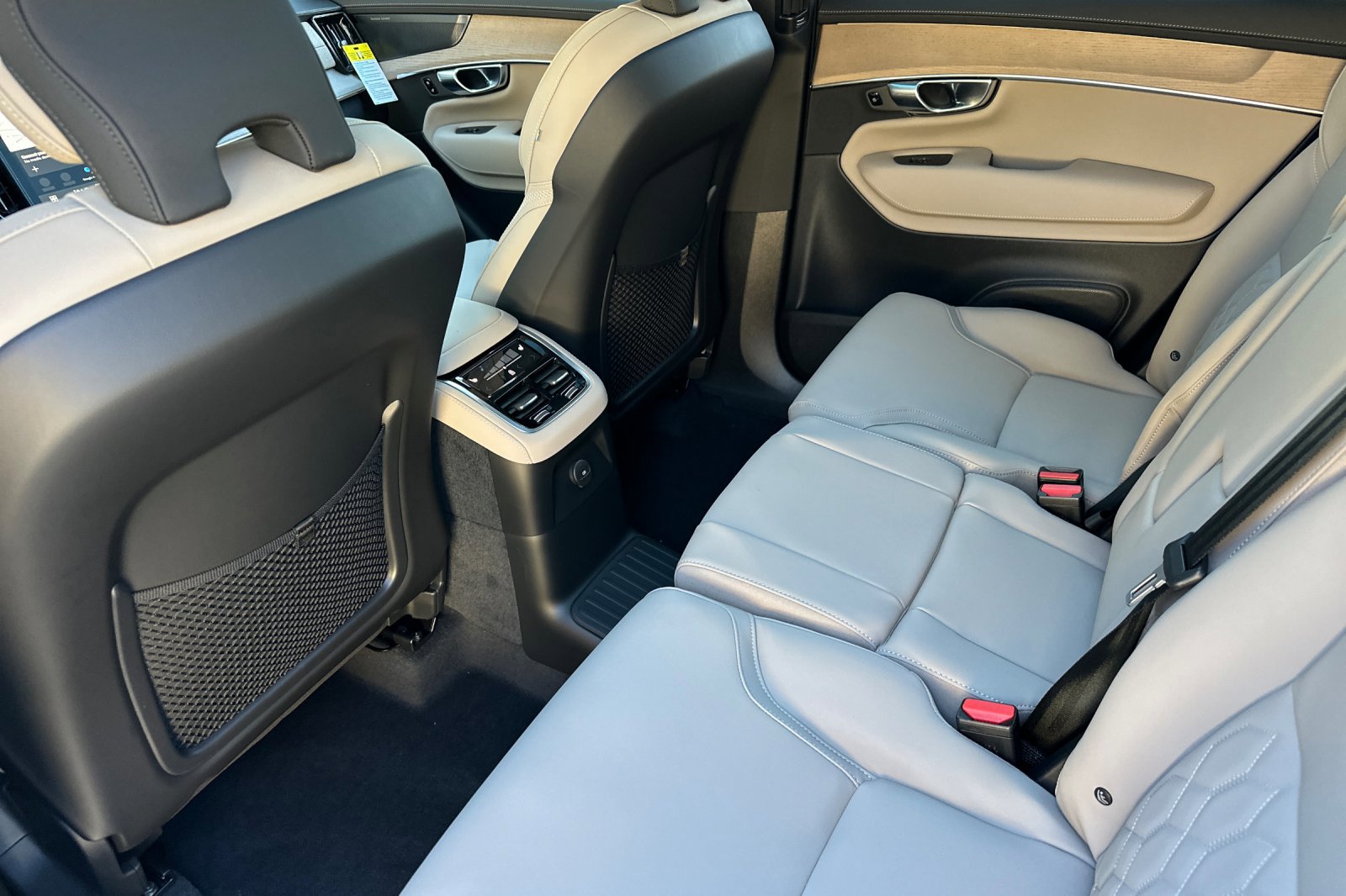 New 2026 Volvo XC90 T8 Plus image 10