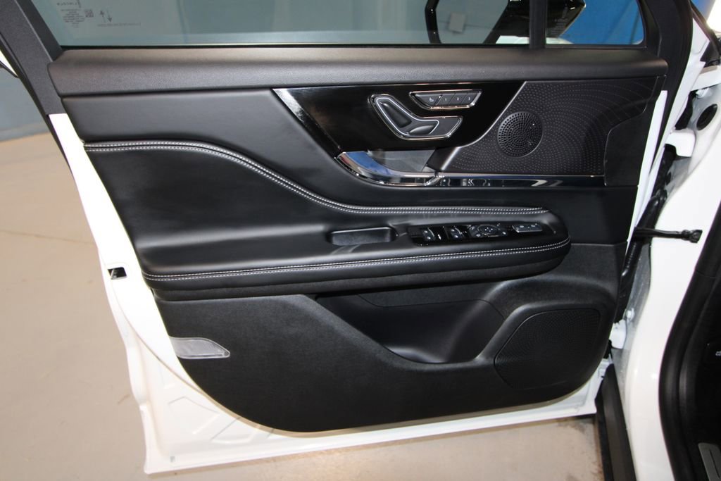 Used 2026 Lincoln Corsair Grand Touring image 6
