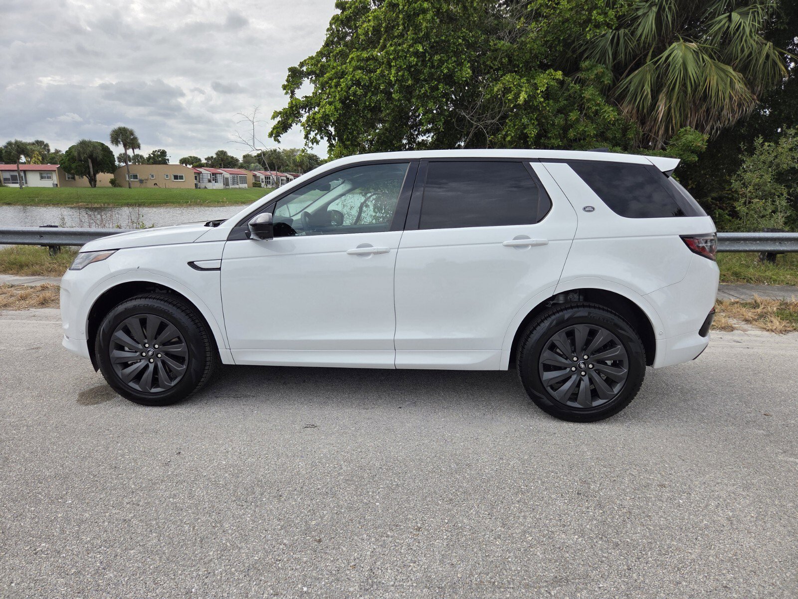 New 2025 Land Rover Discovery Sport S AWD/4WD image 7