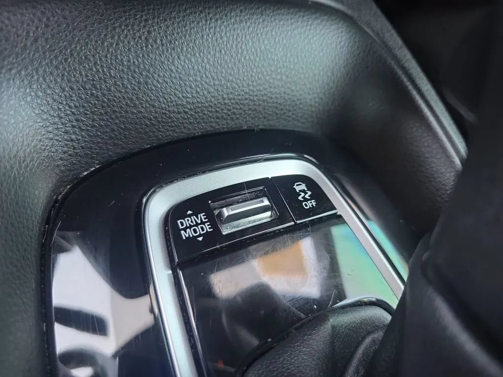 Used 2025 Toyota Corolla SE FWD image 32
