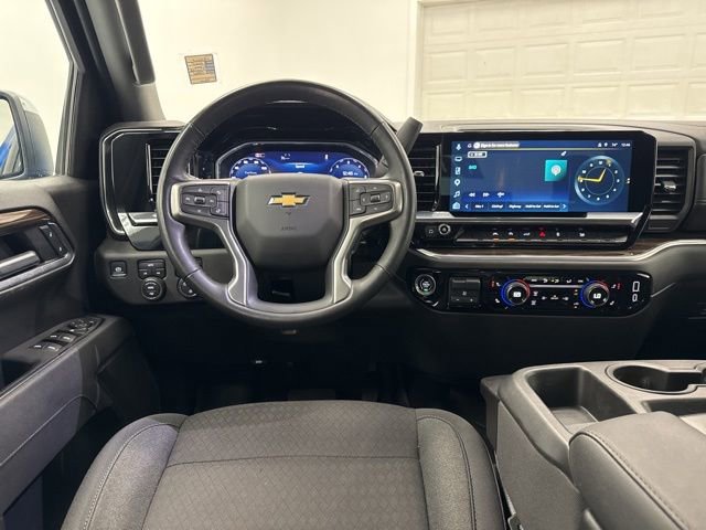 Used 2025 Chevrolet Silverado 1500 LT AWD/4WD image 24