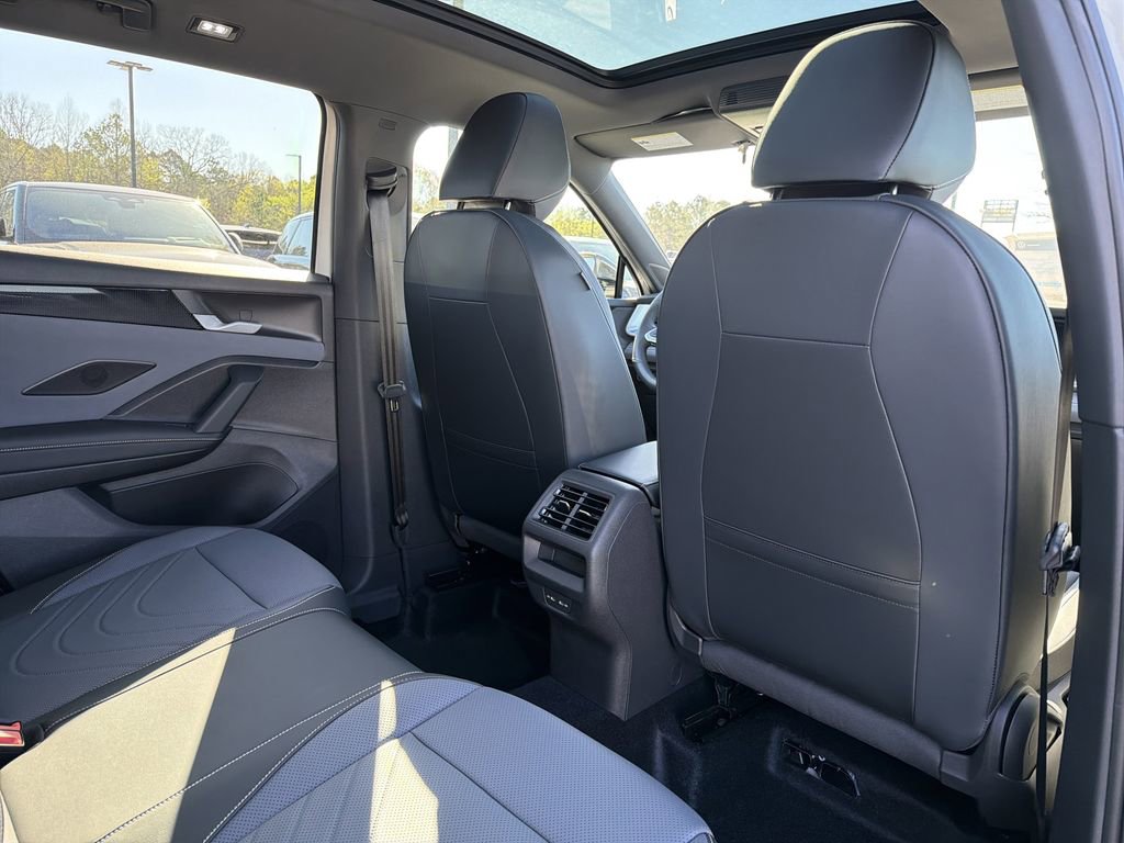 New 2026 Volkswagen Tiguan SE R-Line image 18