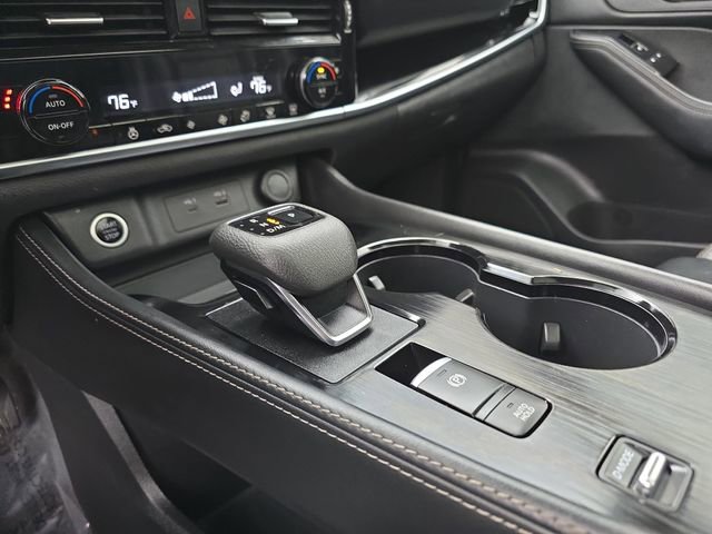 Used 2023 Nissan Rogue SL image 39